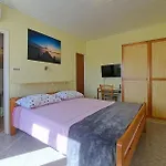 1 Bedroom Front In