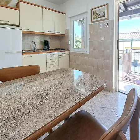 1 Bedroom Front In Medulin
