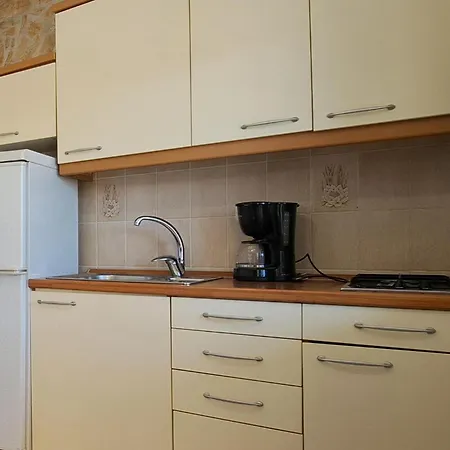 1 Bedroom Front In *